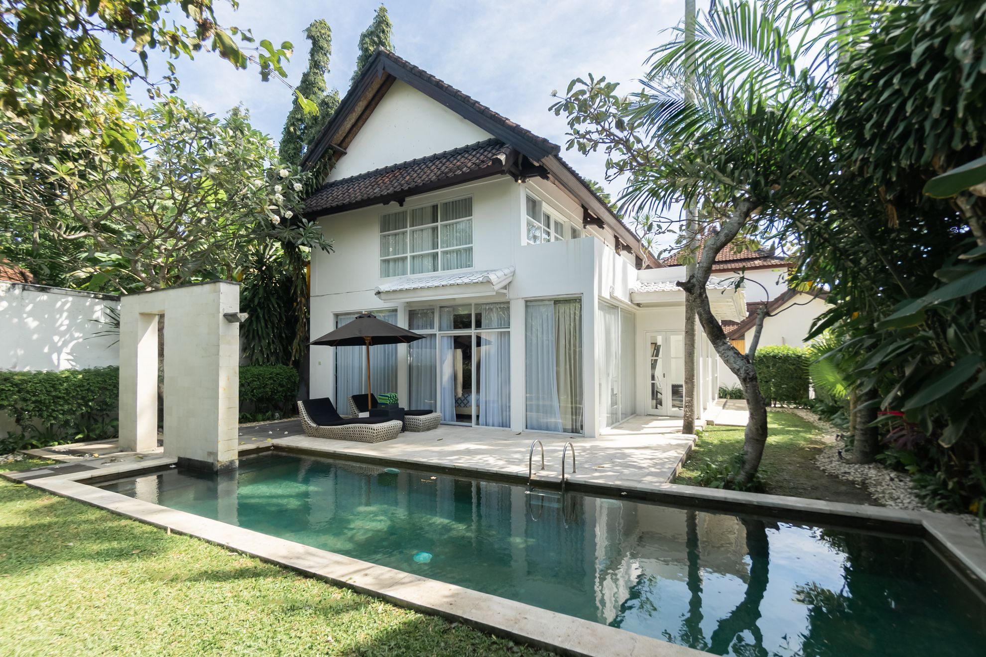 shanti-amore-pool